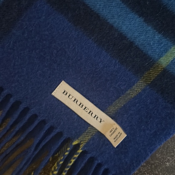Burberry Cashmere Scarf - Picture 2 of 4